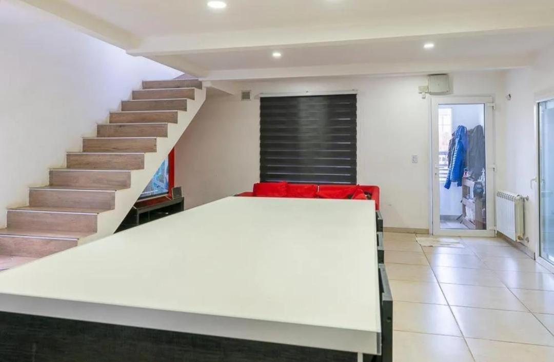 Moderna Casa En Ushuaiaヴィラ エクステリア 写真