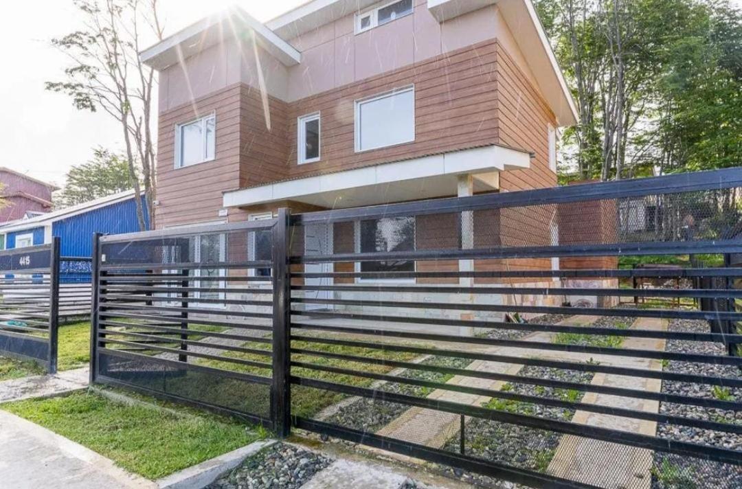 Moderna Casa En Ushuaiaヴィラ エクステリア 写真